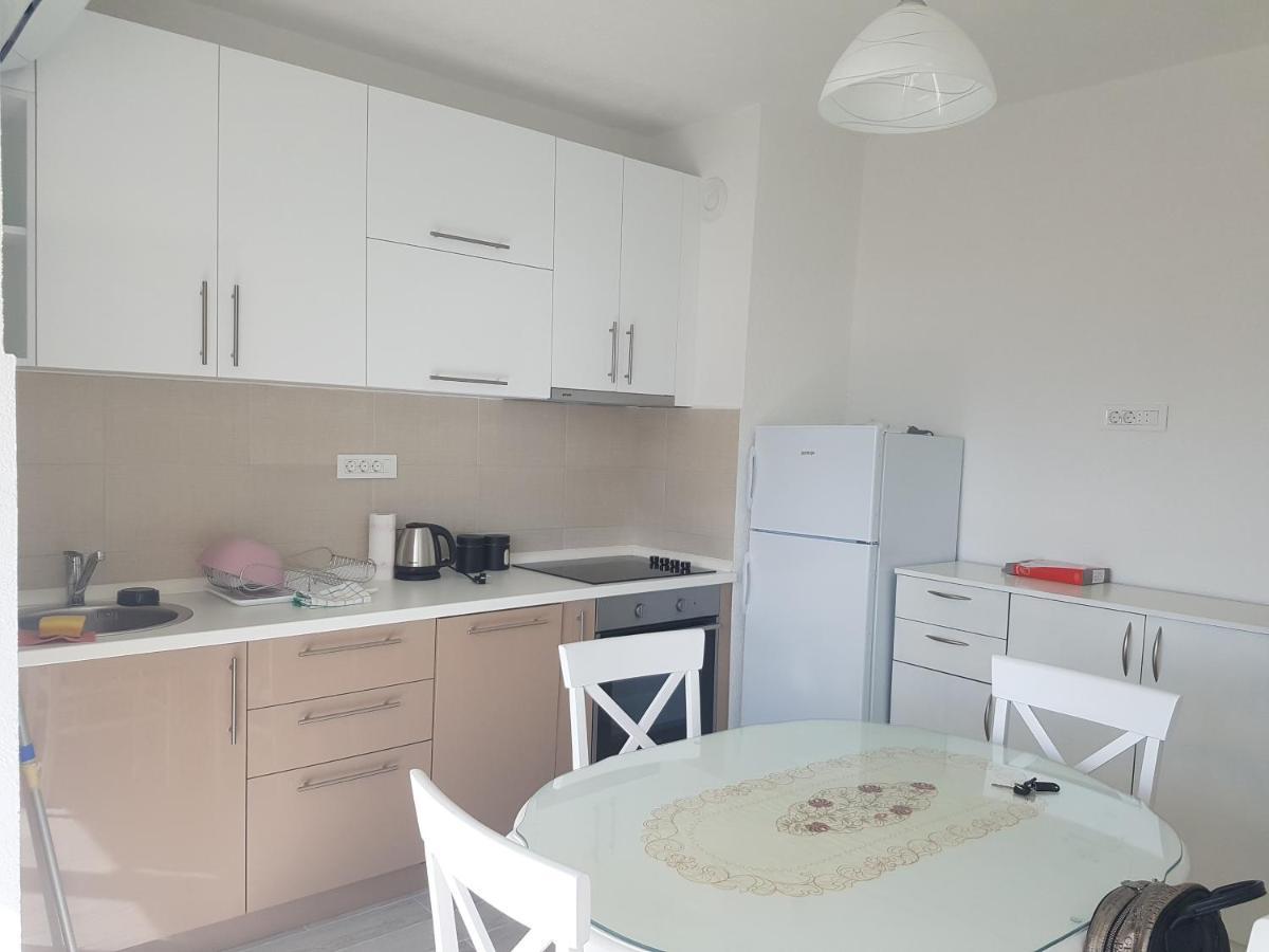 Petra Apartamento Bijela Exterior foto